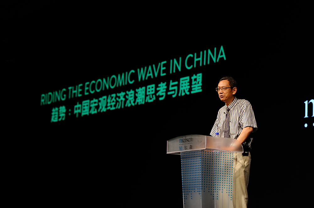 Macroeconomist Jia Kang speaks at Nielsen China's Consumer 360 event.
