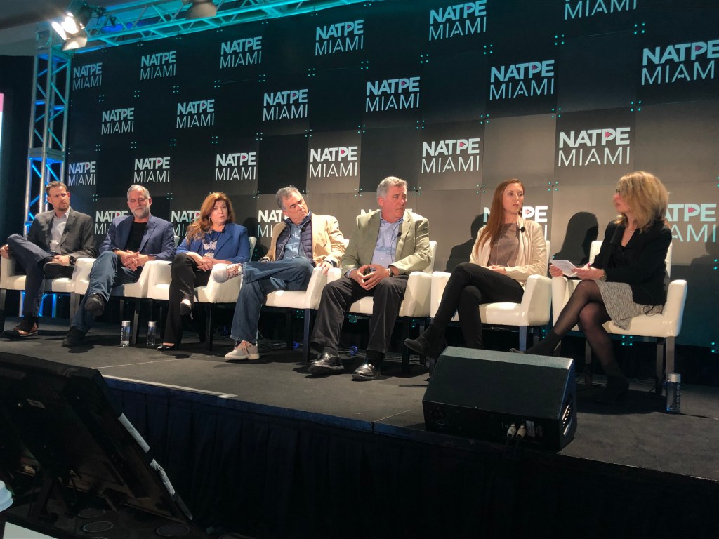 Catherine Herkovic, EVP i Managing Director, Local Television, moderuje panel na NATPE